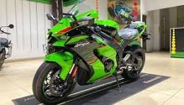 Kawasaki ने लांच की अपनी नई  Ninja ZX-10RR और बी तगड़े इंजन के साथ की लॉन्च