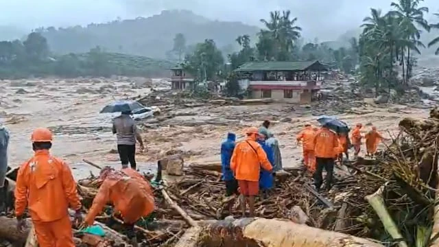 वायनाड में कई जगह लैंडस्लाइड, 24 की मौत; दर्जन भर से ज्यादा घायल; पीएम मोदी ने की सीएम विजयन से बात