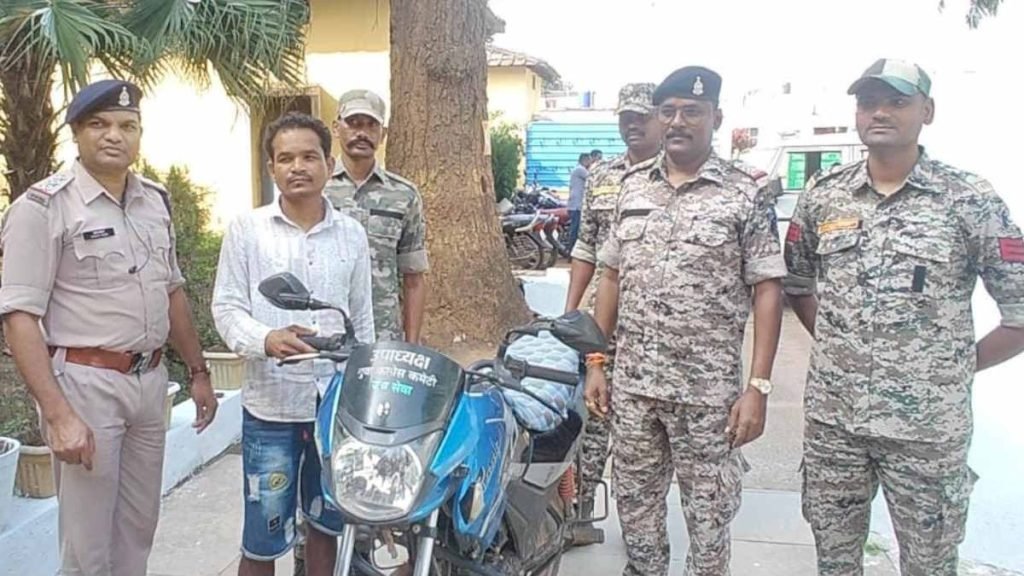 एक लाख के नकली नोट के साथ युवक गिरफ्तार, बाइक में लिखा था कांग्रेस कमेटी उपाध्यक्ष