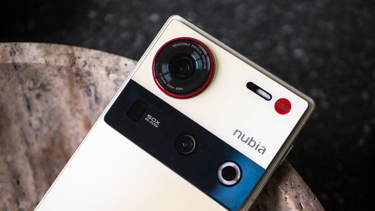 Nubia Z80 Ultra: 7100mAh की बैटरी और फ्लैगशिप Qualcomm प्रोसेसर के साथ आ रहा Nubia Z80 Ultra 5G स्मार्टफोन, देखे लीक फीचर्स