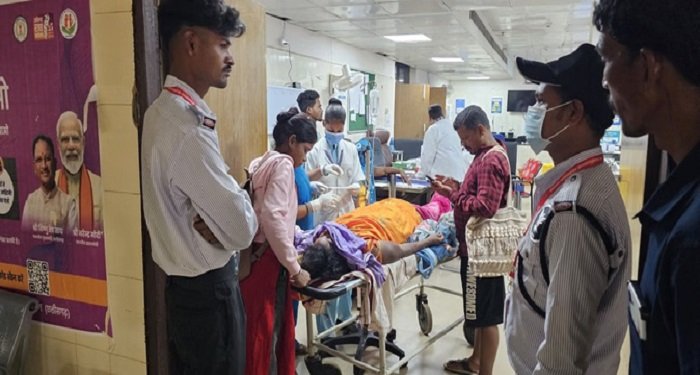 CG Road Accident : शादी में जा रहे ग्रामीणों से भरी पिकअप हादसे का शिकार, 2 की मौके पर मौत, 37 घायल